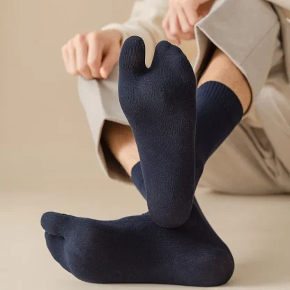 Split Toe Socks with Solid Color Design - Image 5