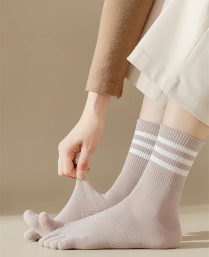 Striped Trim Crew Comfy Toe Socks - Image 7